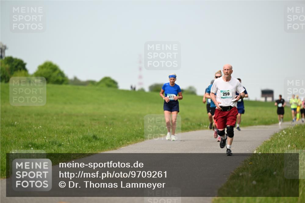 10.05.2026 - 8. Wedeler Halbmarathon Dr. Thomas Lammeyer http://msf.ph/oto/9709261 10.05.2026 12:03:01 Laufen 259 meine-sportfotos.de