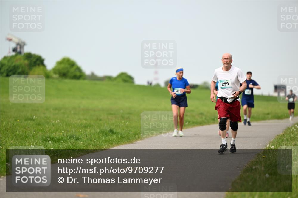 10.05.2026 - 8. Wedeler Halbmarathon Dr. Thomas Lammeyer http://msf.ph/oto/9709277 10.05.2026 12:03:02 Laufen 259 meine-sportfotos.de