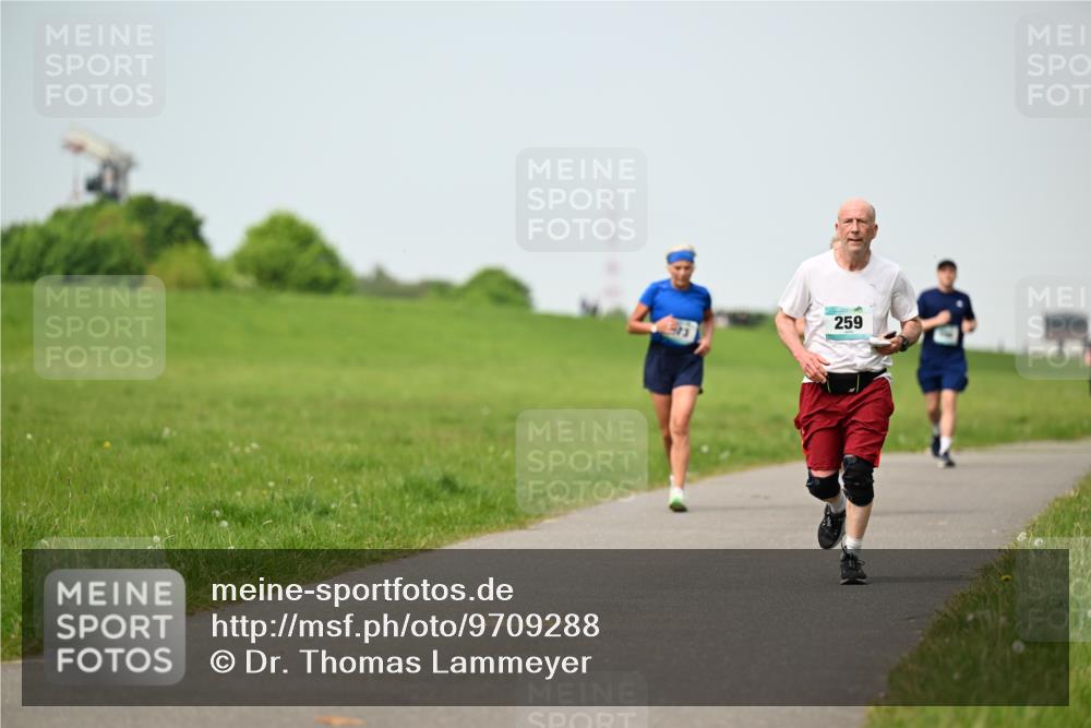 10.05.2026 - 8. Wedeler Halbmarathon Dr. Thomas Lammeyer http://msf.ph/oto/9709288 10.05.2026 12:03:02 Laufen 259 meine-sportfotos.de