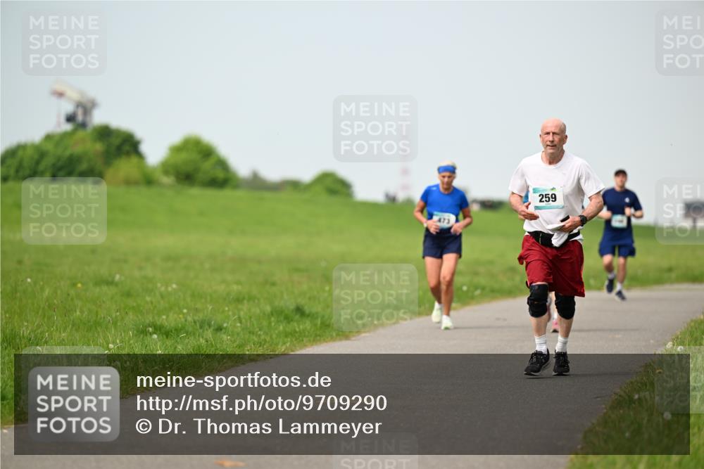 10.05.2026 - 8. Wedeler Halbmarathon Dr. Thomas Lammeyer http://msf.ph/oto/9709290 10.05.2026 12:03:03 Laufen 259 meine-sportfotos.de