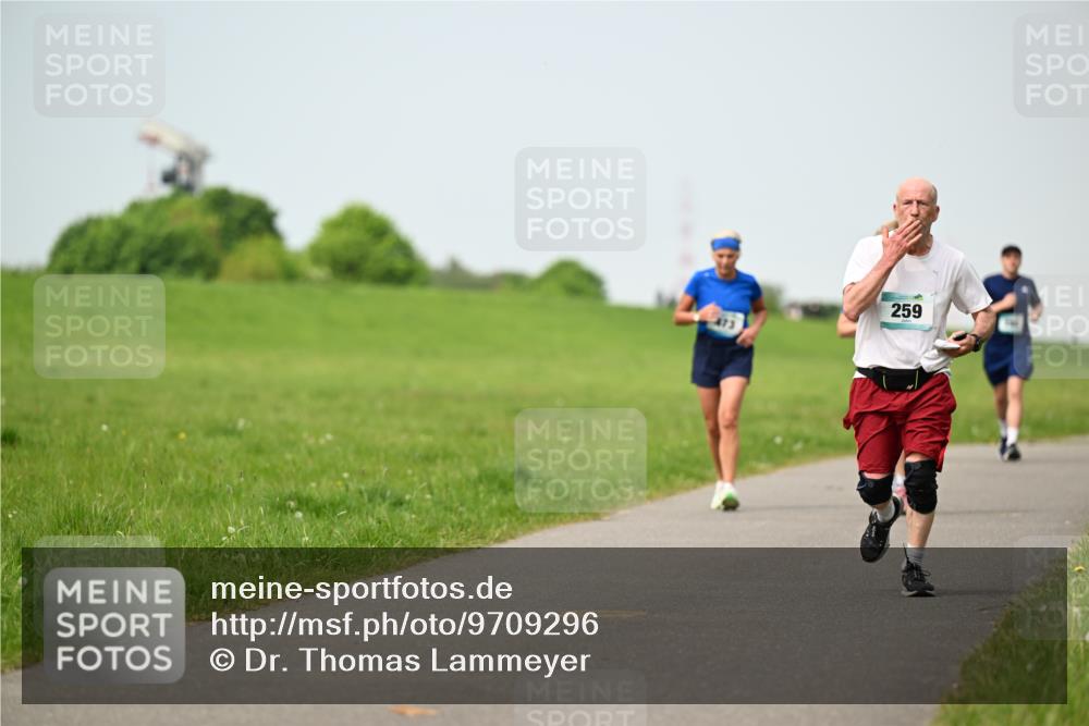 10.05.2026 - 8. Wedeler Halbmarathon Dr. Thomas Lammeyer http://msf.ph/oto/9709296 10.05.2026 12:03:03 Laufen 259 meine-sportfotos.de