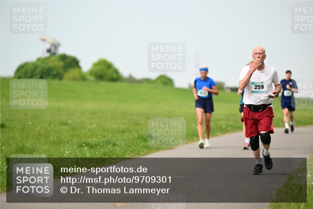 10.05.2026 - 8. Wedeler Halbmarathon Dr. Thomas Lammeyer http://msf.ph/oto/9709301 10.05.2026 12:03:04 Laufen 259 meine-sportfotos.de