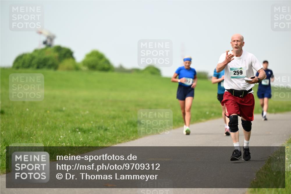 10.05.2026 - 8. Wedeler Halbmarathon Dr. Thomas Lammeyer http://msf.ph/oto/9709312 10.05.2026 12:03:04 Laufen 259 meine-sportfotos.de