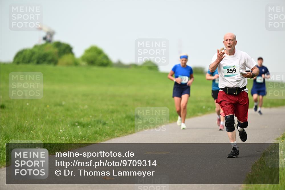 10.05.2026 - 8. Wedeler Halbmarathon Dr. Thomas Lammeyer http://msf.ph/oto/9709314 10.05.2026 12:03:04 Laufen 259 meine-sportfotos.de
