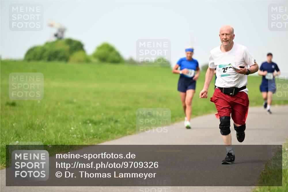 10.05.2026 - 8. Wedeler Halbmarathon Dr. Thomas Lammeyer http://msf.ph/oto/9709326 10.05.2026 12:03:05 Laufen  meine-sportfotos.de