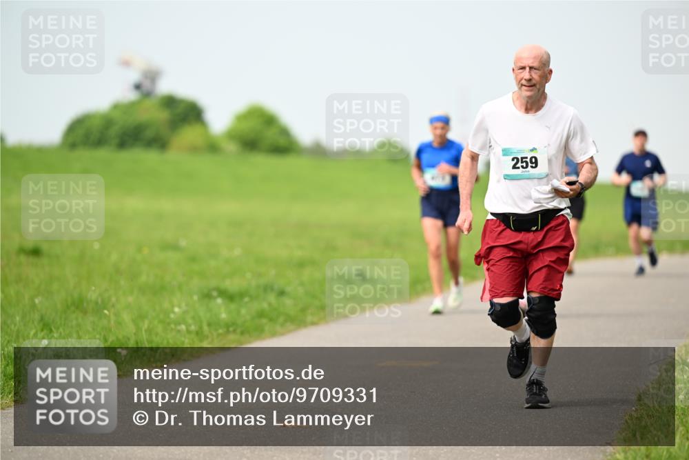 10.05.2026 - 8. Wedeler Halbmarathon Dr. Thomas Lammeyer http://msf.ph/oto/9709331 10.05.2026 12:03:05 Laufen 259 meine-sportfotos.de