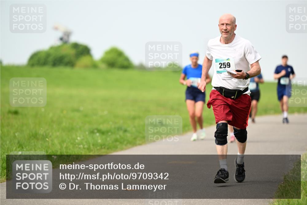 10.05.2026 - 8. Wedeler Halbmarathon Dr. Thomas Lammeyer http://msf.ph/oto/9709342 10.05.2026 12:03:05 Laufen 259 meine-sportfotos.de