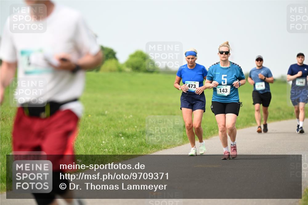 10.05.2026 - 8. Wedeler Halbmarathon Dr. Thomas Lammeyer http://msf.ph/oto/9709371 10.05.2026 12:03:08 Laufen 473, 143, 274, 206, 119 meine-sportfotos.de
