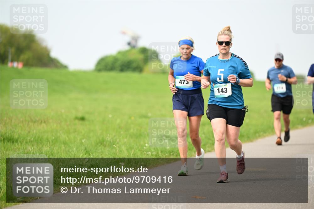 10.05.2026 - 8. Wedeler Halbmarathon Dr. Thomas Lammeyer http://msf.ph/oto/9709416 10.05.2026 12:03:10 Laufen 473, 143 meine-sportfotos.de