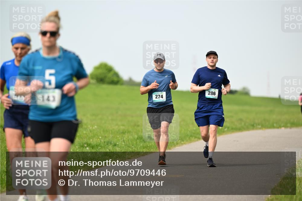 10.05.2026 - 8. Wedeler Halbmarathon Dr. Thomas Lammeyer http://msf.ph/oto/9709446 10.05.2026 12:03:12 Laufen 143, 274, 286 meine-sportfotos.de