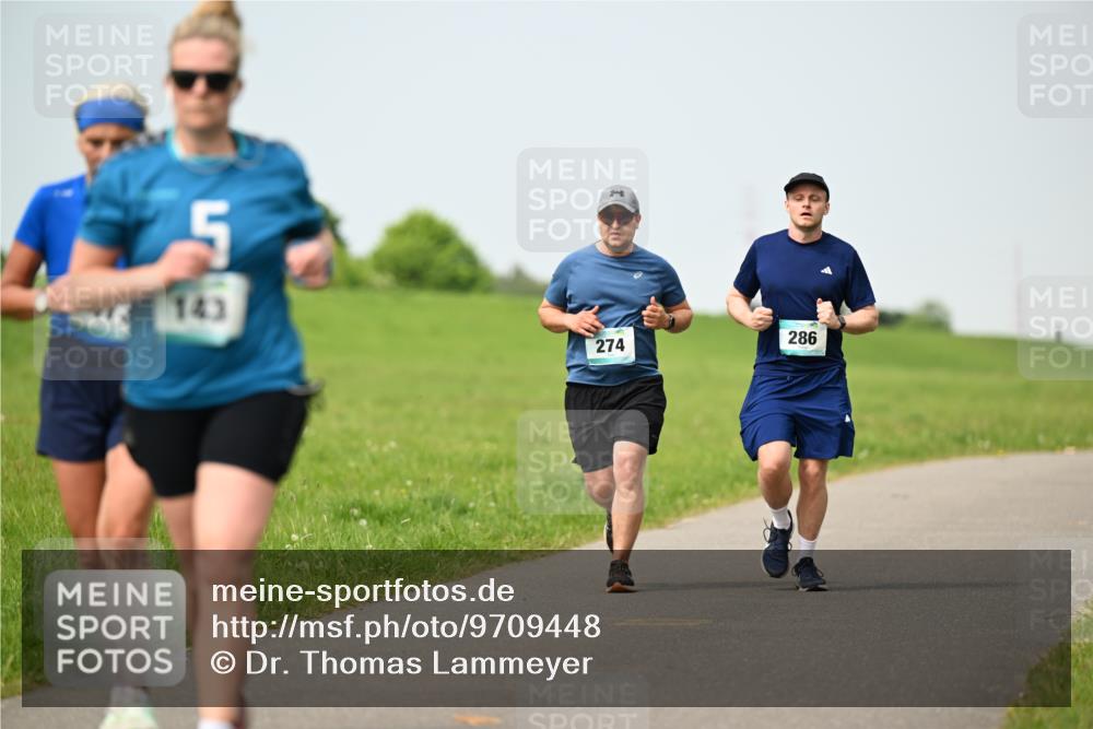 10.05.2026 - 8. Wedeler Halbmarathon Dr. Thomas Lammeyer http://msf.ph/oto/9709448 10.05.2026 12:03:12 Laufen 143, 274, 286 meine-sportfotos.de