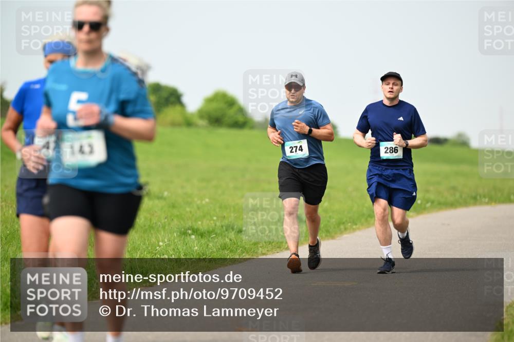 10.05.2026 - 8. Wedeler Halbmarathon Dr. Thomas Lammeyer http://msf.ph/oto/9709452 10.05.2026 12:03:12 Laufen 274, 286 meine-sportfotos.de