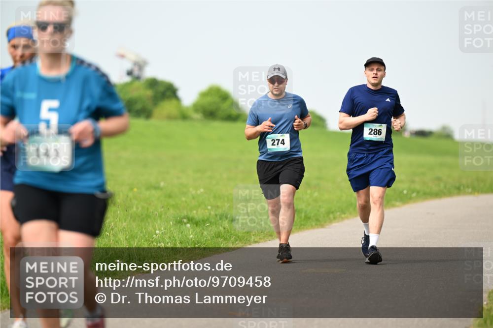 10.05.2026 - 8. Wedeler Halbmarathon Dr. Thomas Lammeyer http://msf.ph/oto/9709458 10.05.2026 12:03:13 Laufen 143, 274, 286 meine-sportfotos.de