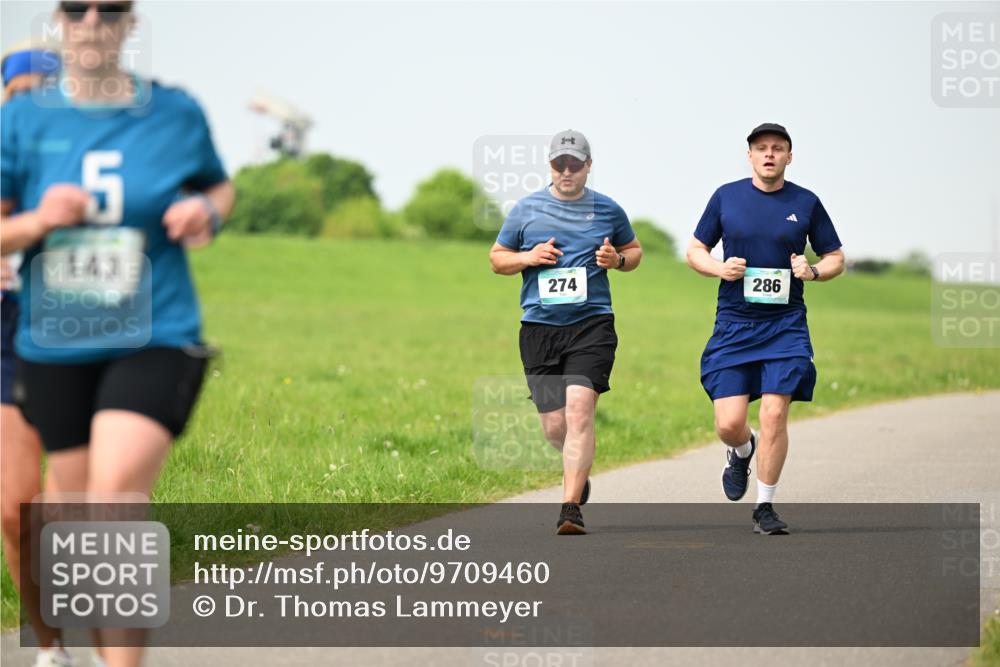 10.05.2026 - 8. Wedeler Halbmarathon Dr. Thomas Lammeyer http://msf.ph/oto/9709460 10.05.2026 12:03:13 Laufen 143, 274, 286 meine-sportfotos.de