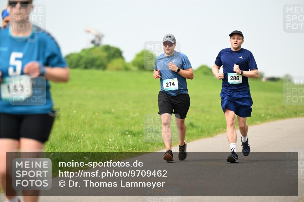 10.05.2026 - 8. Wedeler Halbmarathon Dr. Thomas Lammeyer http://msf.ph/oto/9709462 10.05.2026 12:03:13 Laufen 143, 274, 286 meine-sportfotos.de