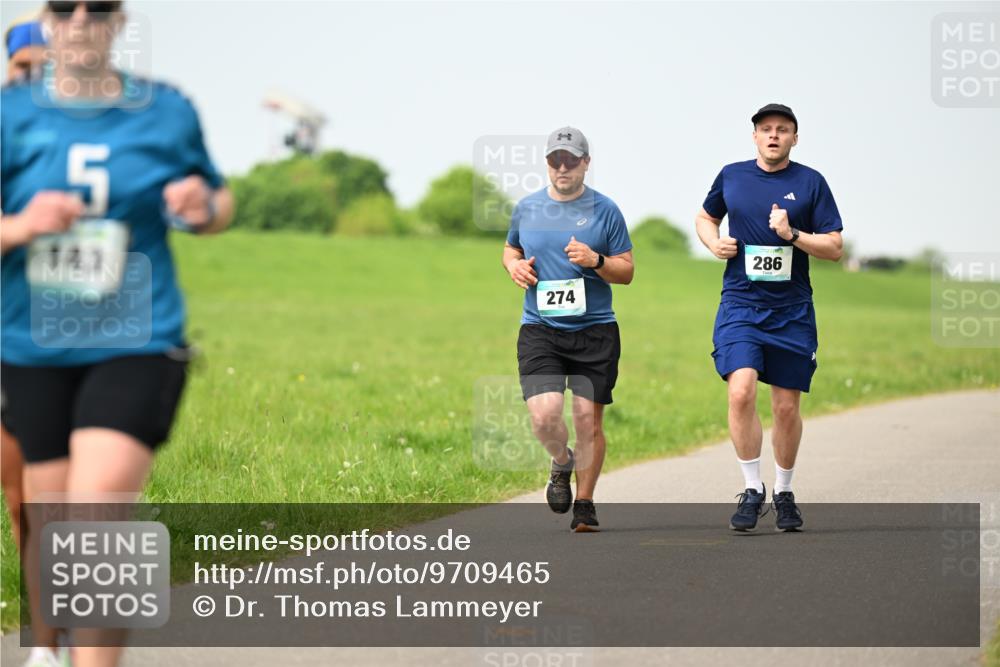 10.05.2026 - 8. Wedeler Halbmarathon Dr. Thomas Lammeyer http://msf.ph/oto/9709465 10.05.2026 12:03:13 Laufen 143, 274, 286 meine-sportfotos.de