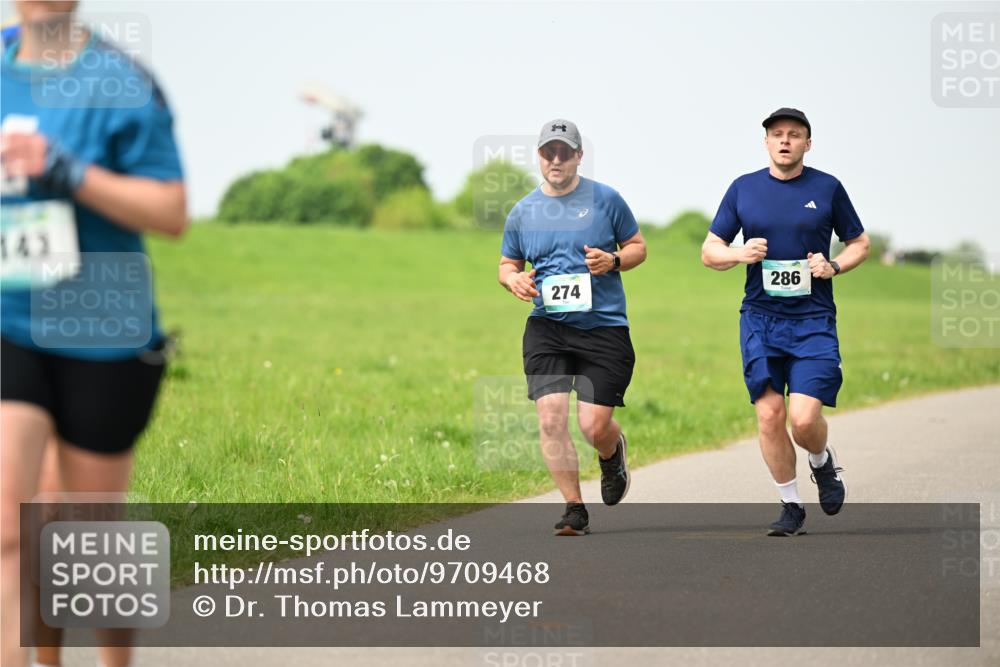 10.05.2026 - 8. Wedeler Halbmarathon Dr. Thomas Lammeyer http://msf.ph/oto/9709468 10.05.2026 12:03:13 Laufen 143, 274, 286 meine-sportfotos.de