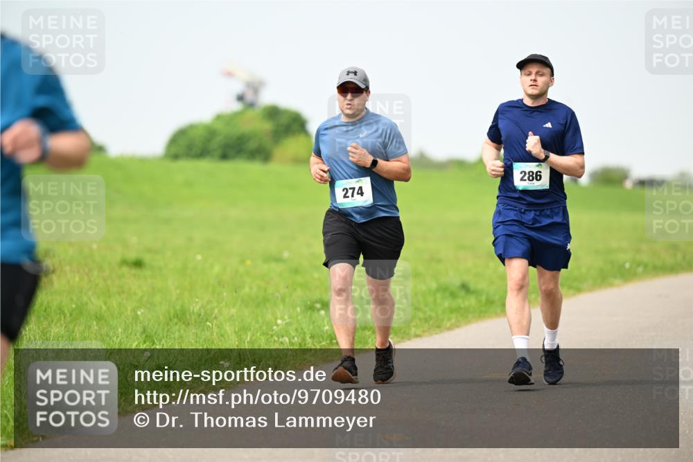 10.05.2026 - 8. Wedeler Halbmarathon Dr. Thomas Lammeyer http://msf.ph/oto/9709480 10.05.2026 12:03:14 Laufen 274, 286 meine-sportfotos.de