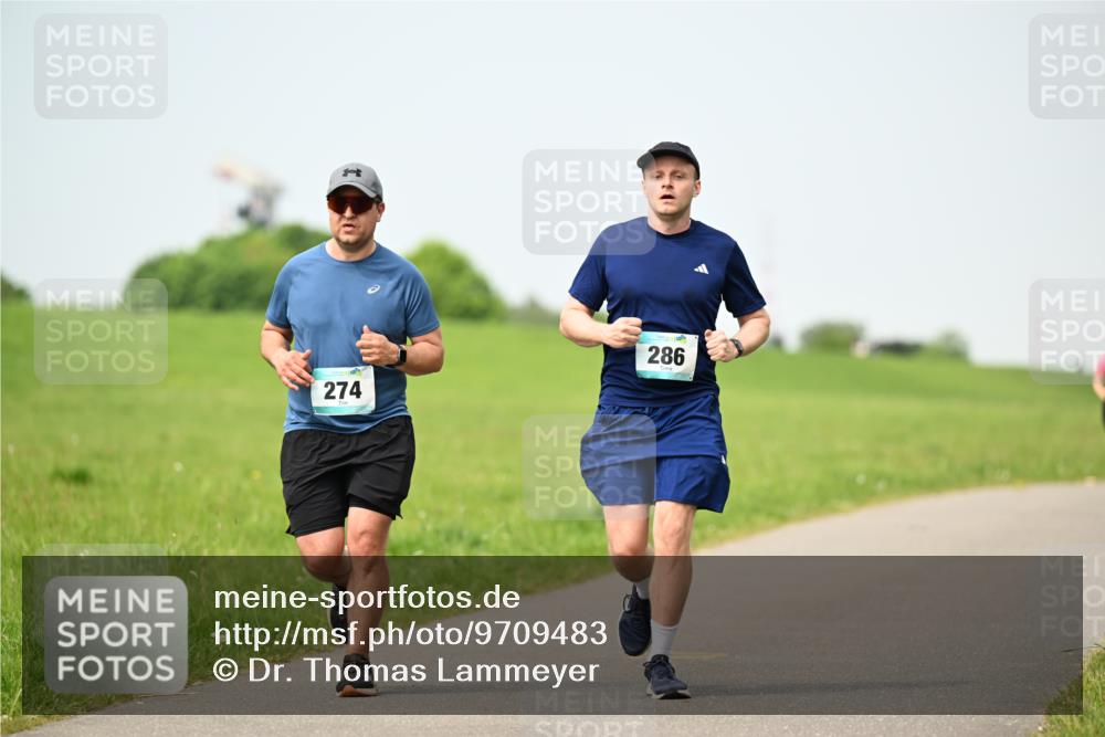 10.05.2026 - 8. Wedeler Halbmarathon Dr. Thomas Lammeyer http://msf.ph/oto/9709483 10.05.2026 12:03:14 Laufen 274, 286 meine-sportfotos.de