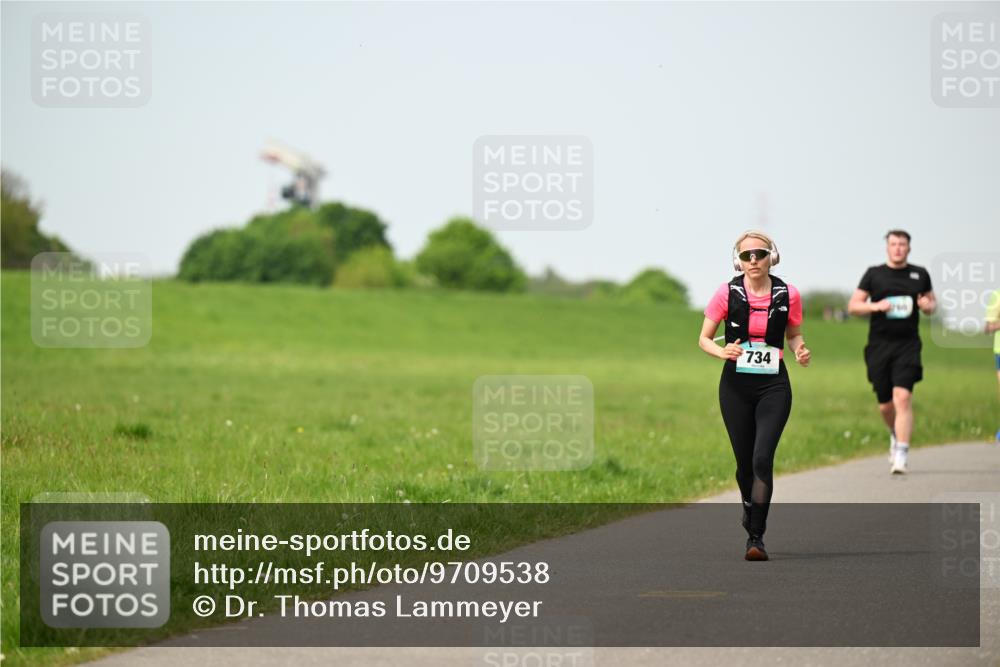 10.05.2026 - 8. Wedeler Halbmarathon Dr. Thomas Lammeyer http://msf.ph/oto/9709538 10.05.2026 12:03:26 Laufen 734 meine-sportfotos.de