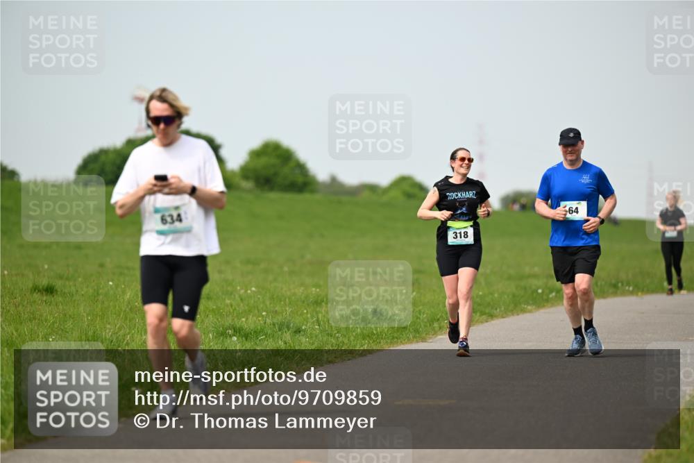 10.05.2026 - 8. Wedeler Halbmarathon Dr. Thomas Lammeyer http://msf.ph/oto/9709859 10.05.2026 12:03:52 Laufen 634, 318, 364 meine-sportfotos.de