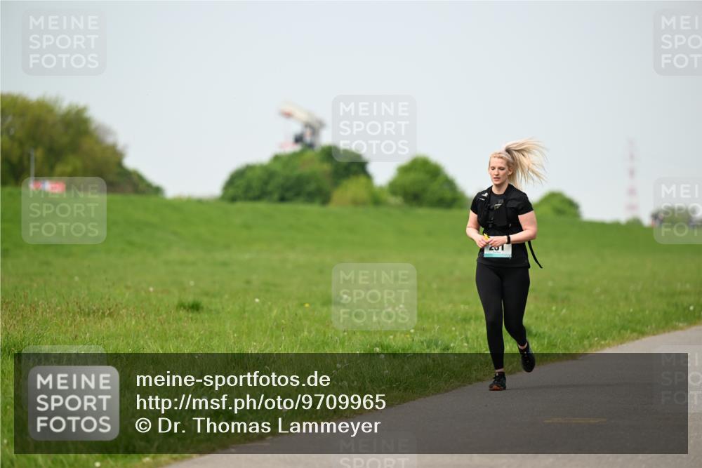 10.05.2026 - 8. Wedeler Halbmarathon Dr. Thomas Lammeyer http://msf.ph/oto/9709965 10.05.2026 12:04:06 Laufen 201 meine-sportfotos.de