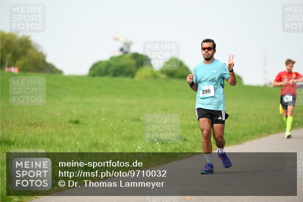 10.05.2026 - 8. Wedeler Halbmarathon Dr. Thomas Lammeyer http://msf.ph/oto/9710032 10.05.2026 12:04:19 Laufen 396 meine-sportfotos.de
