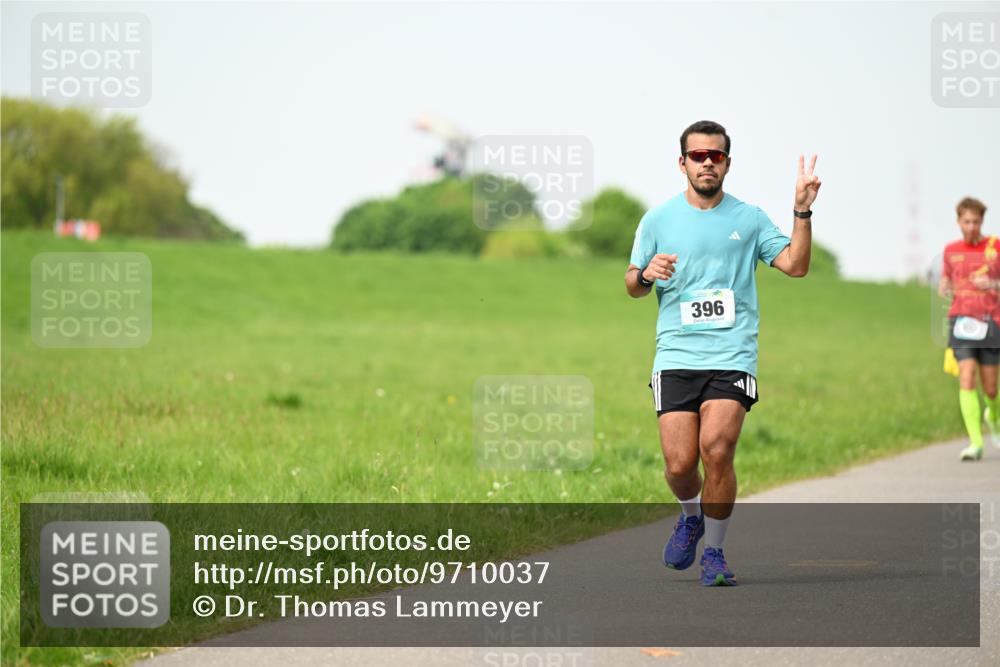 10.05.2026 - 8. Wedeler Halbmarathon Dr. Thomas Lammeyer http://msf.ph/oto/9710037 10.05.2026 12:04:19 Laufen 396 meine-sportfotos.de