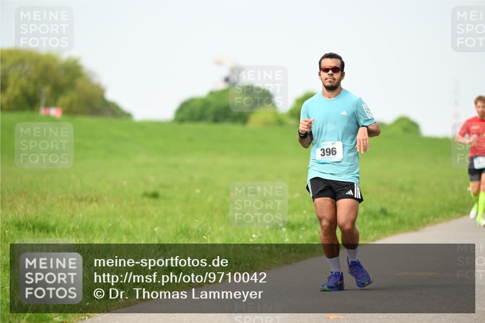 10.05.2026 - 8. Wedeler Halbmarathon Dr. Thomas Lammeyer http://msf.ph/oto/9710042 10.05.2026 12:04:19 Laufen 396 meine-sportfotos.de
