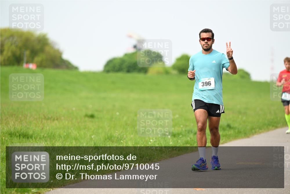 10.05.2026 - 8. Wedeler Halbmarathon Dr. Thomas Lammeyer http://msf.ph/oto/9710045 10.05.2026 12:04:19 Laufen 396 meine-sportfotos.de
