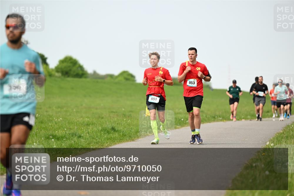 10.05.2026 - 8. Wedeler Halbmarathon Dr. Thomas Lammeyer http://msf.ph/oto/9710050 10.05.2026 12:04:21 Laufen 300, 951, 953 meine-sportfotos.de
