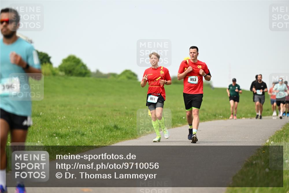 10.05.2026 - 8. Wedeler Halbmarathon Dr. Thomas Lammeyer http://msf.ph/oto/9710056 10.05.2026 12:04:21 Laufen 300, 951, 953 meine-sportfotos.de