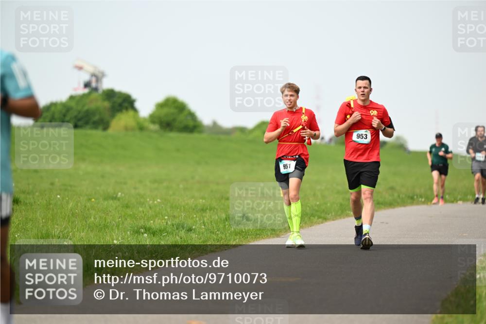 10.05.2026 - 8. Wedeler Halbmarathon Dr. Thomas Lammeyer http://msf.ph/oto/9710073 10.05.2026 12:04:22 Laufen 951, 953 meine-sportfotos.de