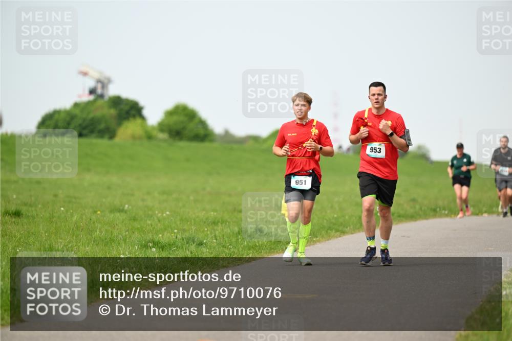 10.05.2026 - 8. Wedeler Halbmarathon Dr. Thomas Lammeyer http://msf.ph/oto/9710076 10.05.2026 12:04:22 Laufen 951, 953 meine-sportfotos.de