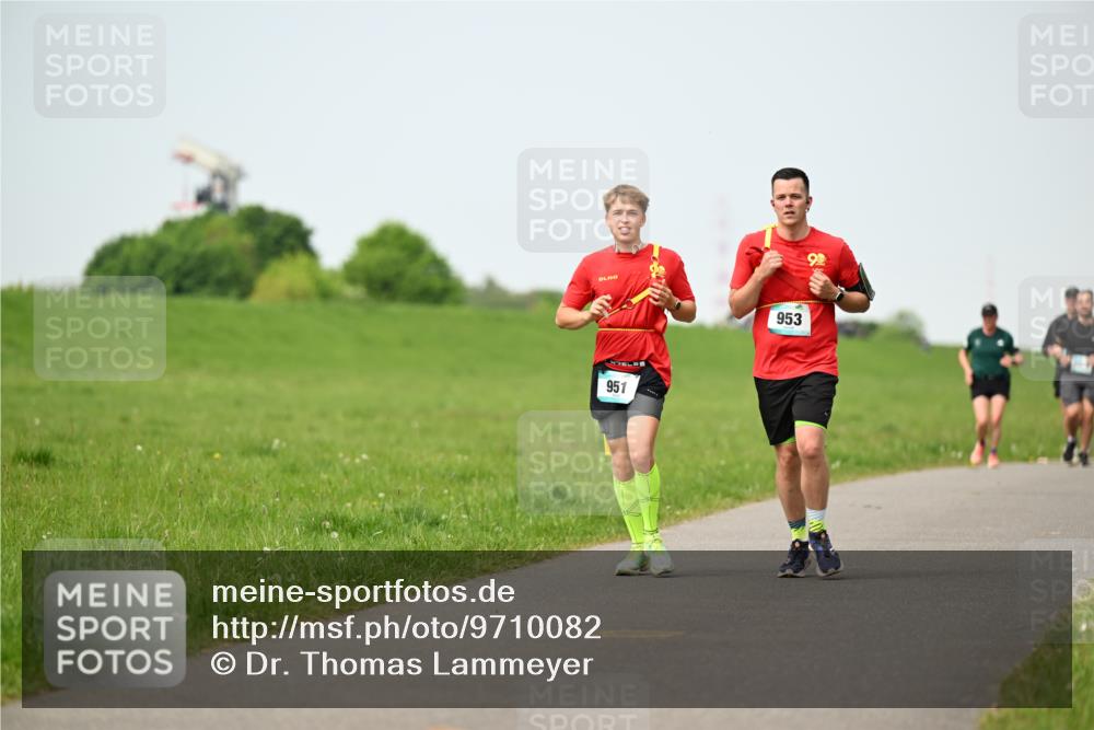 10.05.2026 - 8. Wedeler Halbmarathon Dr. Thomas Lammeyer http://msf.ph/oto/9710082 10.05.2026 12:04:23 Laufen 951, 953 meine-sportfotos.de