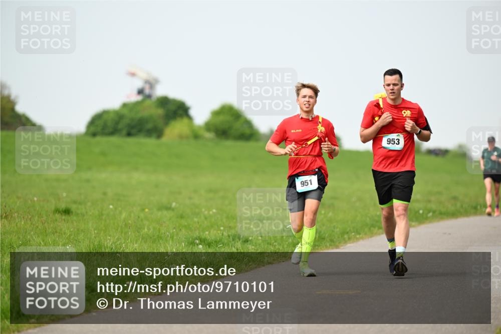 10.05.2026 - 8. Wedeler Halbmarathon Dr. Thomas Lammeyer http://msf.ph/oto/9710101 10.05.2026 12:04:24 Laufen 951, 953 meine-sportfotos.de