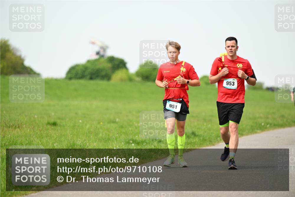 10.05.2026 - 8. Wedeler Halbmarathon Dr. Thomas Lammeyer http://msf.ph/oto/9710108 10.05.2026 12:04:25 Laufen 951, 953 meine-sportfotos.de