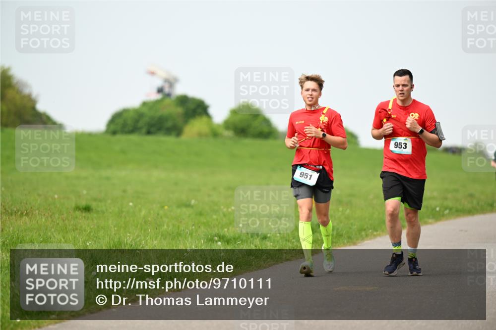 10.05.2026 - 8. Wedeler Halbmarathon Dr. Thomas Lammeyer http://msf.ph/oto/9710111 10.05.2026 12:04:24 Laufen 951, 953 meine-sportfotos.de