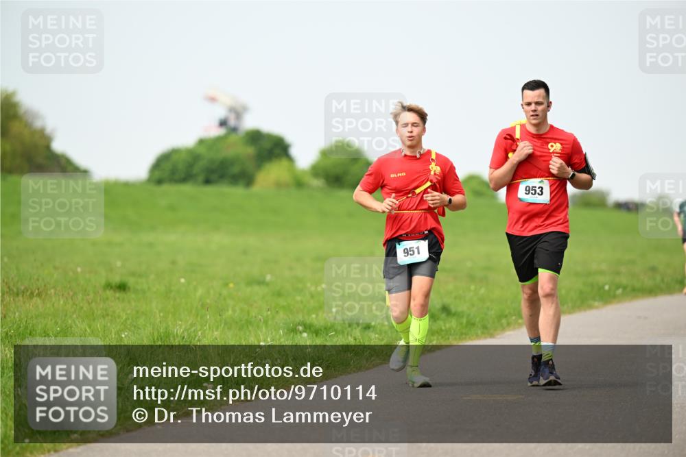 10.05.2026 - 8. Wedeler Halbmarathon Dr. Thomas Lammeyer http://msf.ph/oto/9710114 10.05.2026 12:04:25 Laufen 951, 953 meine-sportfotos.de