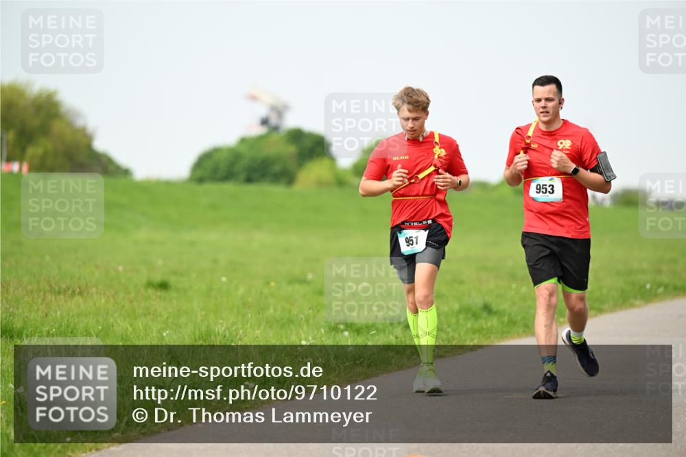 10.05.2026 - 8. Wedeler Halbmarathon Dr. Thomas Lammeyer http://msf.ph/oto/9710122 10.05.2026 12:04:25 Laufen 951, 953 meine-sportfotos.de