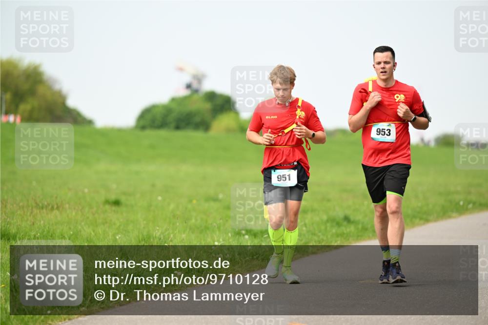10.05.2026 - 8. Wedeler Halbmarathon Dr. Thomas Lammeyer http://msf.ph/oto/9710128 10.05.2026 12:04:25 Laufen 951, 953 meine-sportfotos.de