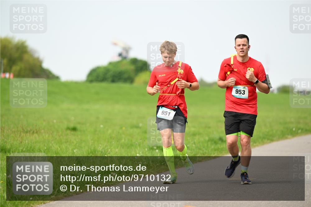 10.05.2026 - 8. Wedeler Halbmarathon Dr. Thomas Lammeyer http://msf.ph/oto/9710132 10.05.2026 12:04:26 Laufen 951, 953 meine-sportfotos.de