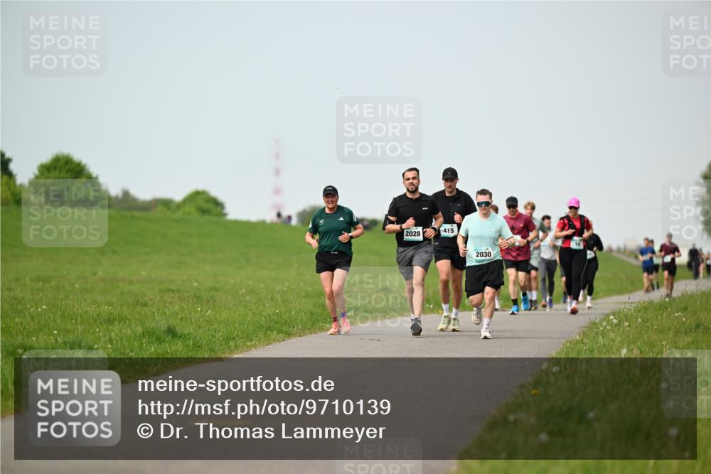 10.05.2026 - 8. Wedeler Halbmarathon Dr. Thomas Lammeyer http://msf.ph/oto/9710139 10.05.2026 12:04:30 Laufen 415, 2028, 2030 meine-sportfotos.de
