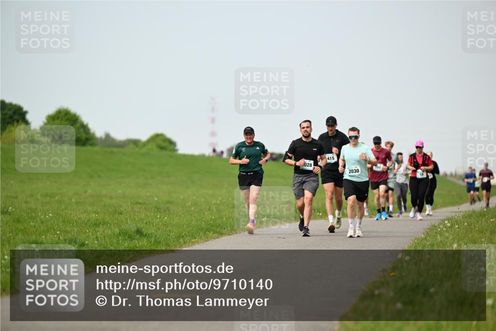 10.05.2026 - 8. Wedeler Halbmarathon Dr. Thomas Lammeyer http://msf.ph/oto/9710140 10.05.2026 12:04:30 Laufen 028, 415, 2030 meine-sportfotos.de