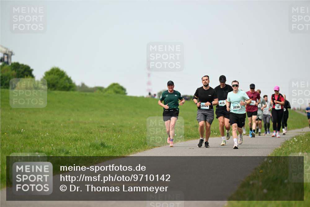 10.05.2026 - 8. Wedeler Halbmarathon Dr. Thomas Lammeyer http://msf.ph/oto/9710142 10.05.2026 12:04:30 Laufen 415, 202, 2030 meine-sportfotos.de