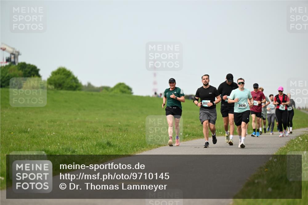 10.05.2026 - 8. Wedeler Halbmarathon Dr. Thomas Lammeyer http://msf.ph/oto/9710145 10.05.2026 12:04:30 Laufen 202, 2030 meine-sportfotos.de