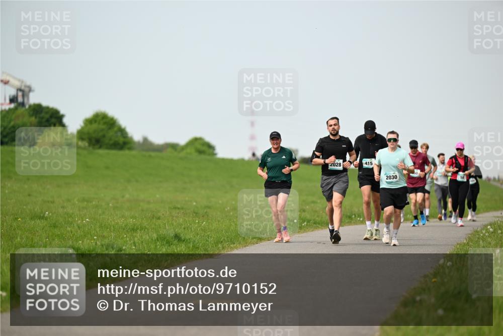 10.05.2026 - 8. Wedeler Halbmarathon Dr. Thomas Lammeyer http://msf.ph/oto/9710152 10.05.2026 12:04:30 Laufen 2028, 415, 2030 meine-sportfotos.de