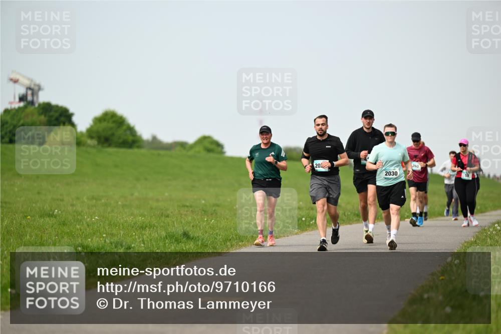 10.05.2026 - 8. Wedeler Halbmarathon Dr. Thomas Lammeyer http://msf.ph/oto/9710166 10.05.2026 12:04:32 Laufen 2030, 260 meine-sportfotos.de