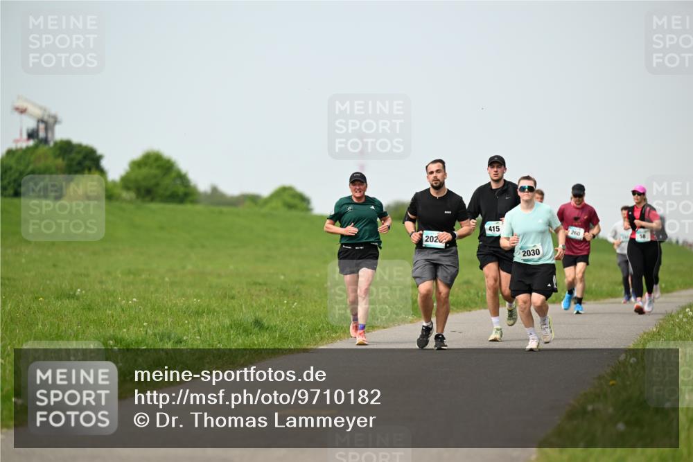 10.05.2026 - 8. Wedeler Halbmarathon Dr. Thomas Lammeyer http://msf.ph/oto/9710182 10.05.2026 12:04:32 Laufen 202, 415, 2030, 7260 meine-sportfotos.de