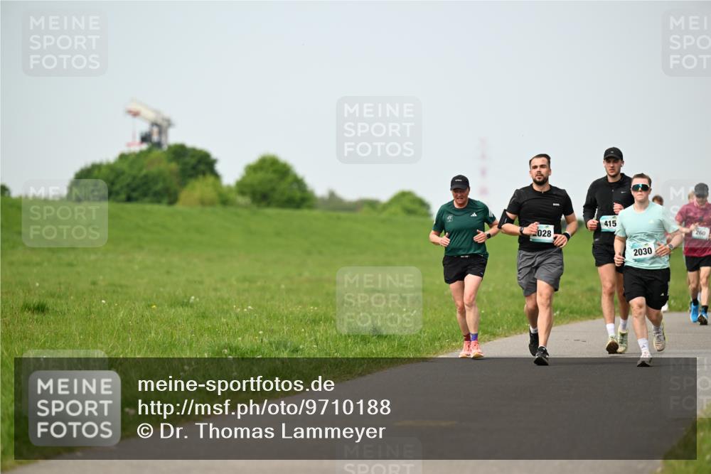 10.05.2026 - 8. Wedeler Halbmarathon Dr. Thomas Lammeyer http://msf.ph/oto/9710188 10.05.2026 12:04:33 Laufen 415, 028, 2030, 260 meine-sportfotos.de